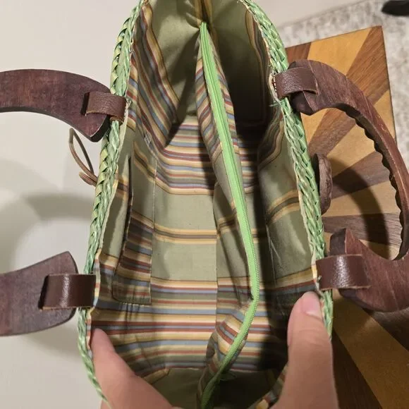 Vintage Boho Island Woven Wicker Bag Purse Rattan Green Wood Handle Beach Hippie - Picture 8 of 15